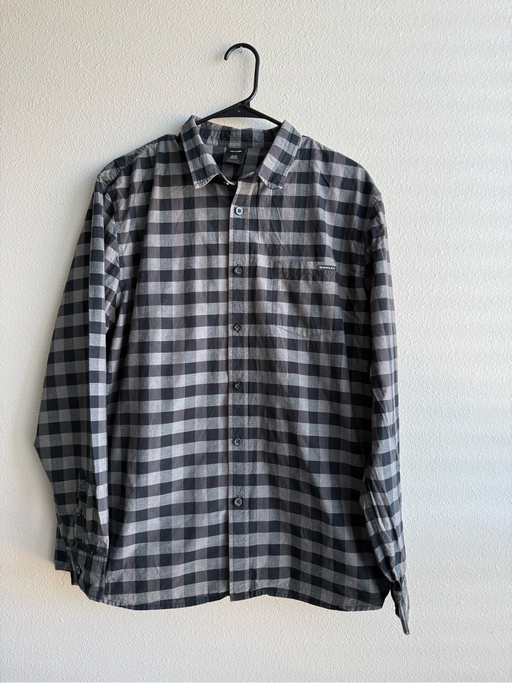 Men’s Oakley Plaid Button-Down Shirt (XL)